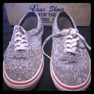 Mens/Womans Van's Maze Pattern Shoes